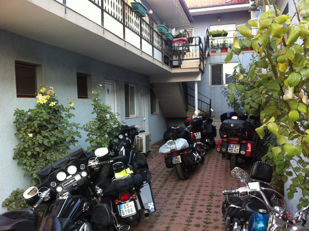 Hostel Tropical Drobeta Turnu Severin Esterno foto